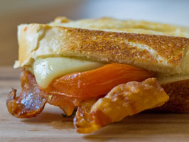 Bacon, Cheddar & Grilled Tomatoes Panini