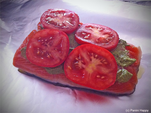 Salmon with pesto and tomatoes