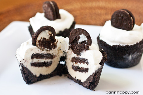 Baby Oreo Ice Cream Pies...get the recipe on www.paninihappy.com